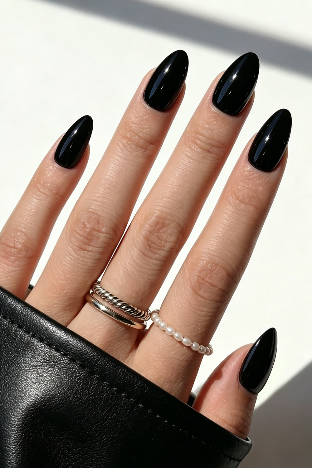 Classic Black Press On Nails – Short Almond