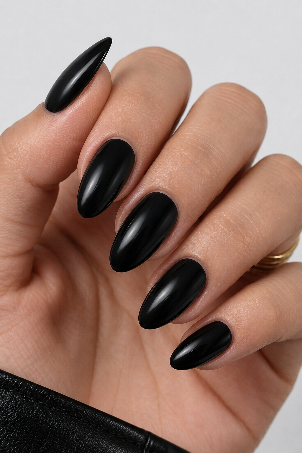 Classic Black Press On Nails – Short Almond